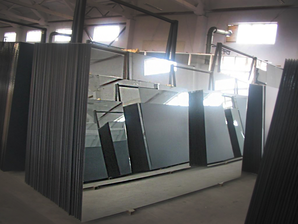 Армування дзеркал з підсвічуванням протиосколковою плівкою